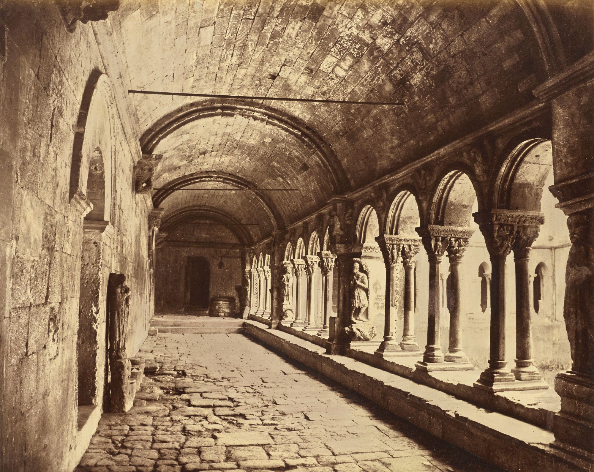 Édouard Baldus - Cloister of Saint-Trophime, Arles(1861).jpg