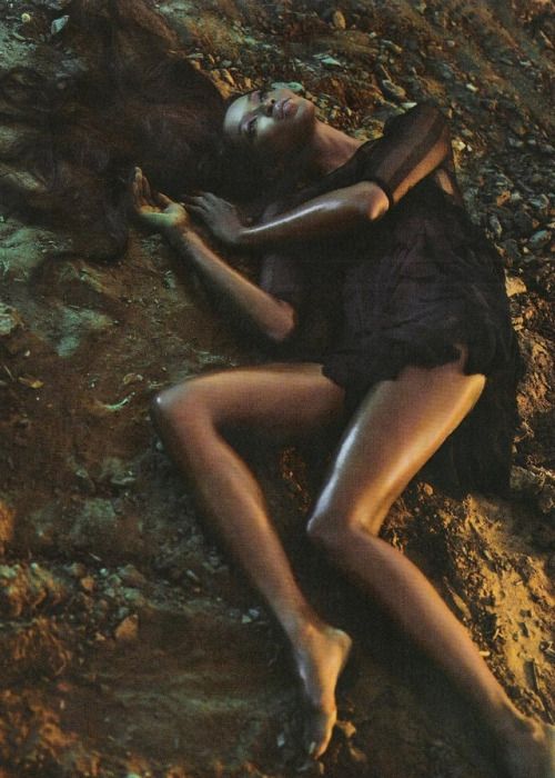 ‘A Dazzling Beauty’ Naomi Campbell by Mario Sorrenti for Vogue Italia October 2006.jpg