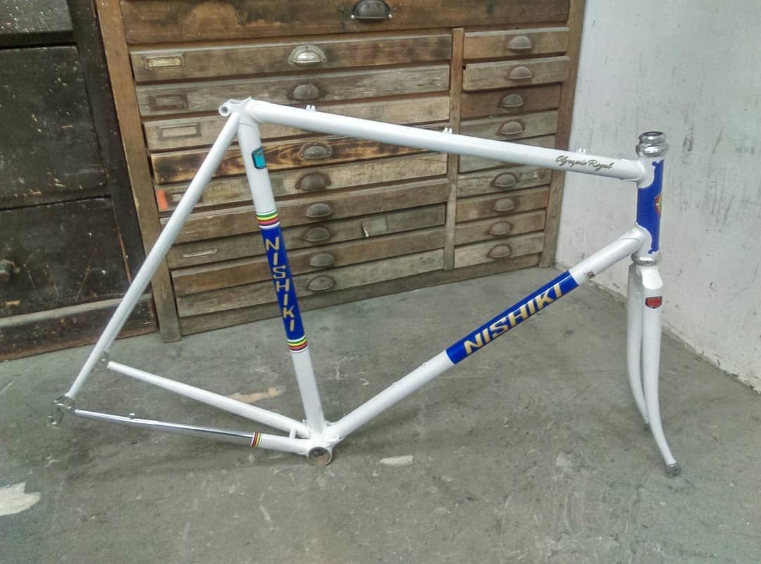 1 Nishiki Olympic Royal Baujahr 1985 Rahmen Neulack bei Bici Corsa Nürnberg.jpg