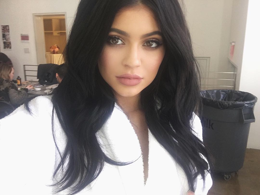 1449677662-kylie-jenner-instagram-scar-bathrobe-120915.jpg