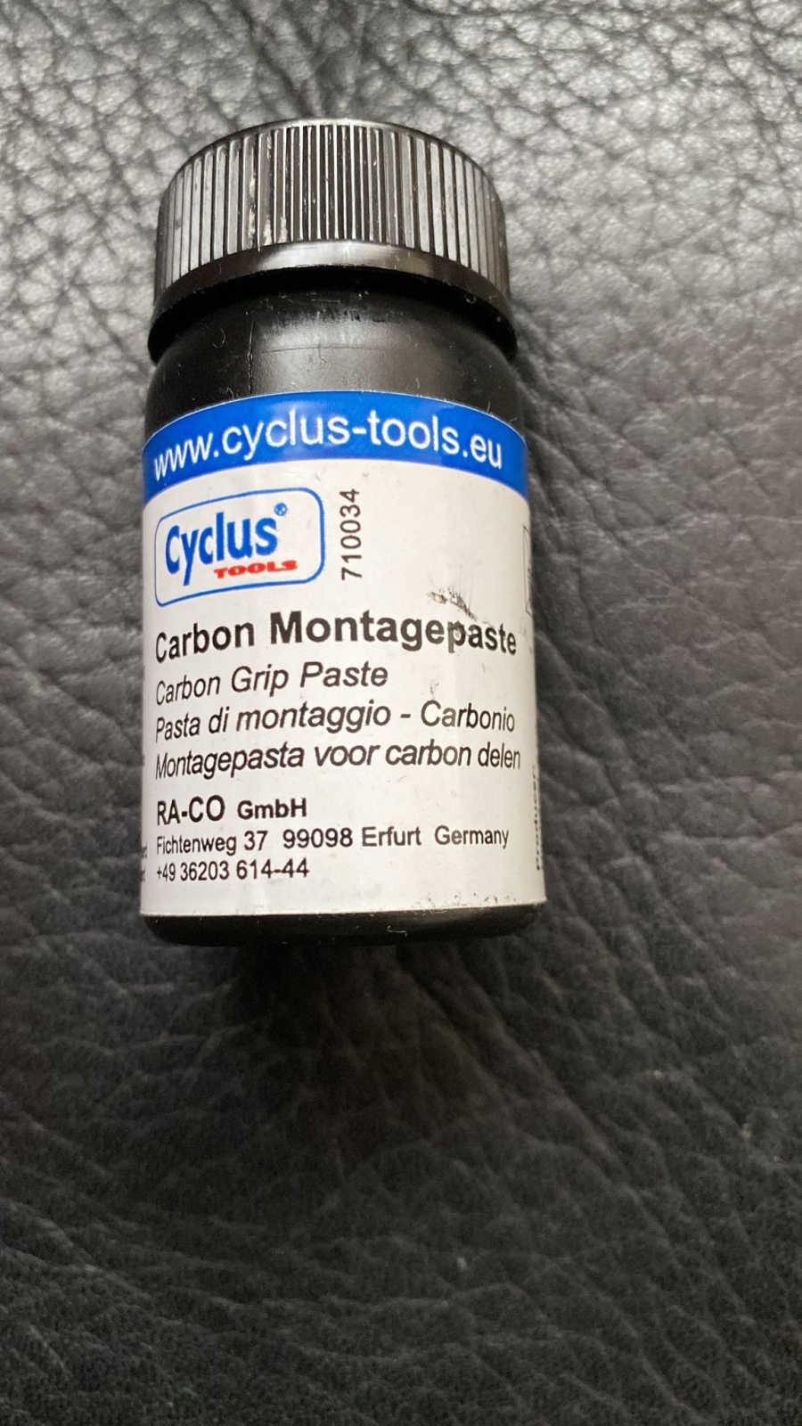 Carbon montagepaste