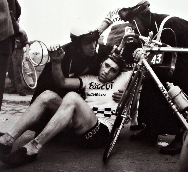 1966 Tour of Flanders - Eddy Merckx in trouble.jpeg