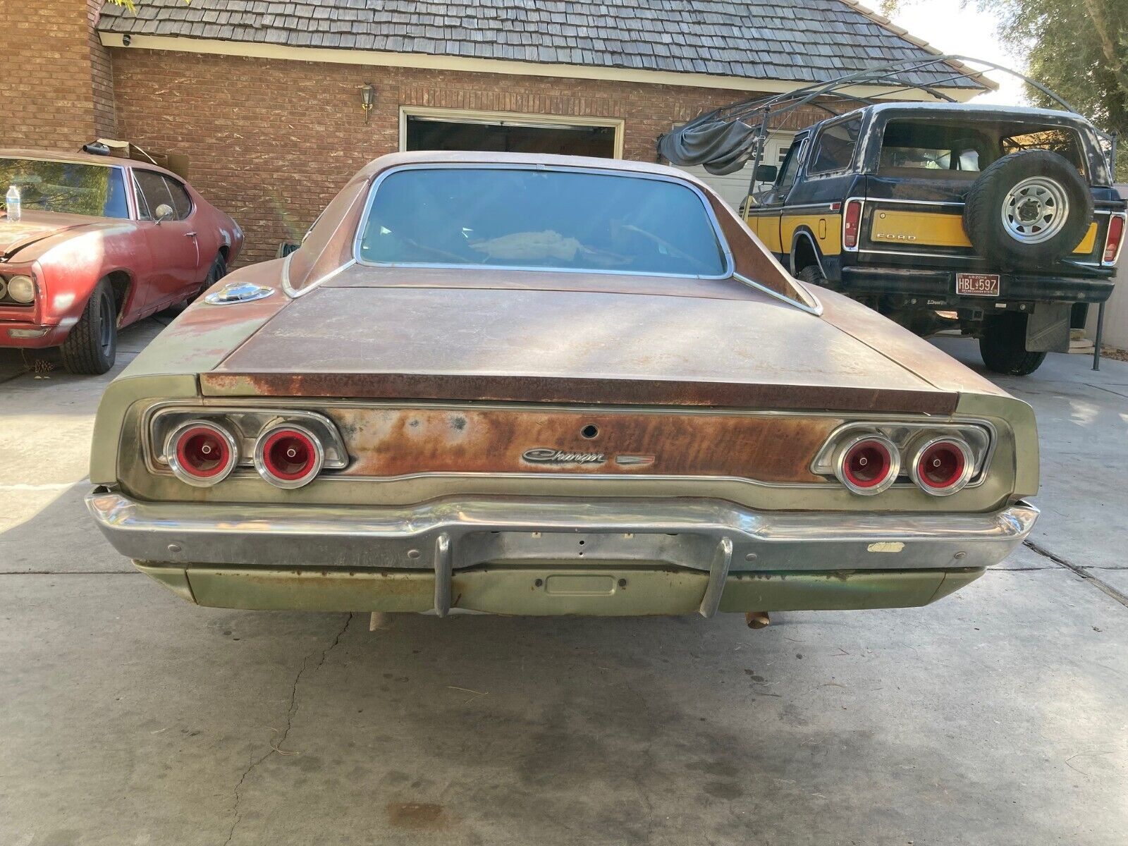 1968-dodge-charger-found-in-a-barn-has-the-full-package-family-owned-and-original_2.jpg