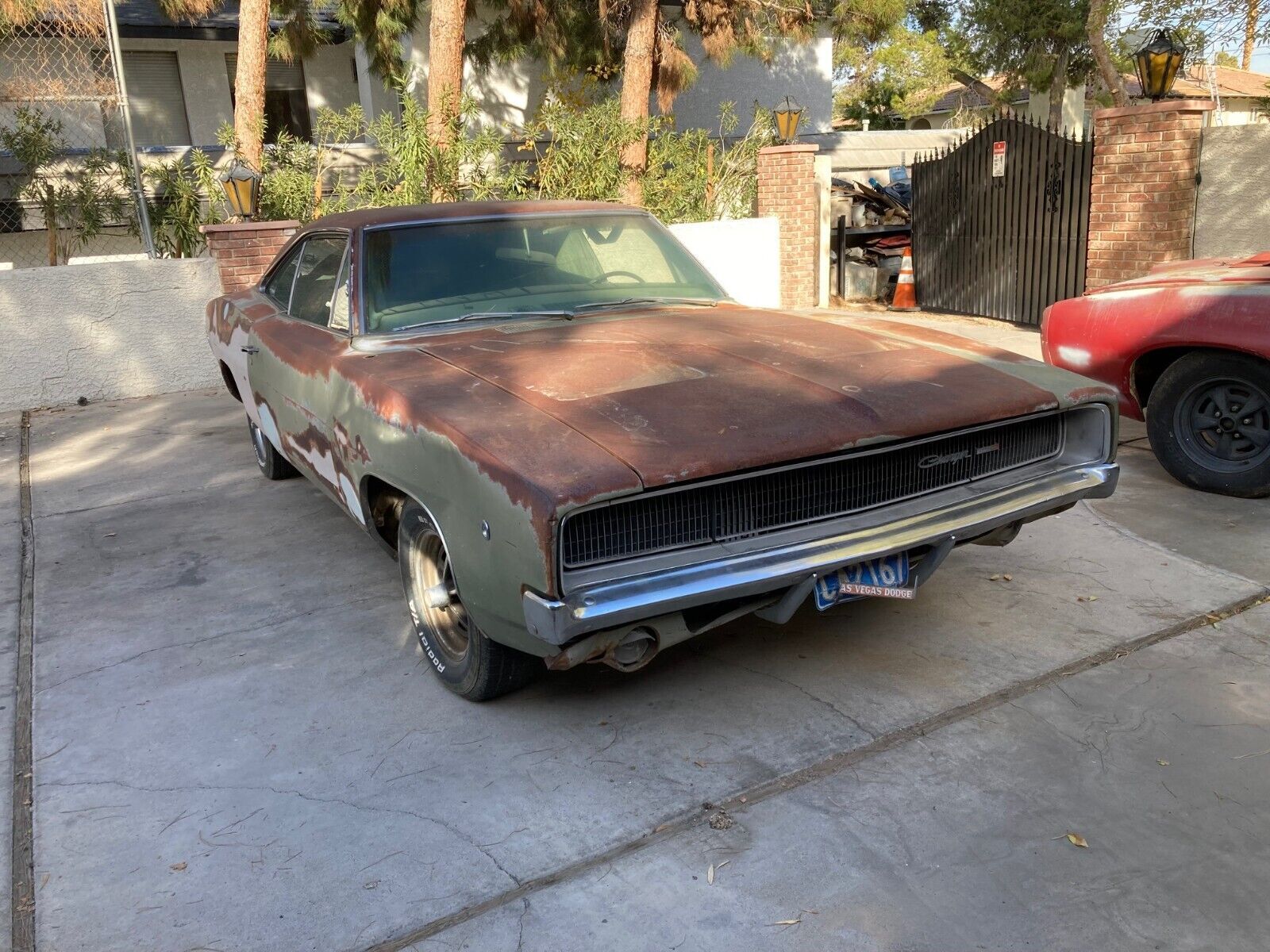 1968-dodge-charger-found-in-a-barn-has-the-full-package-family-owned-and-original_3.jpg