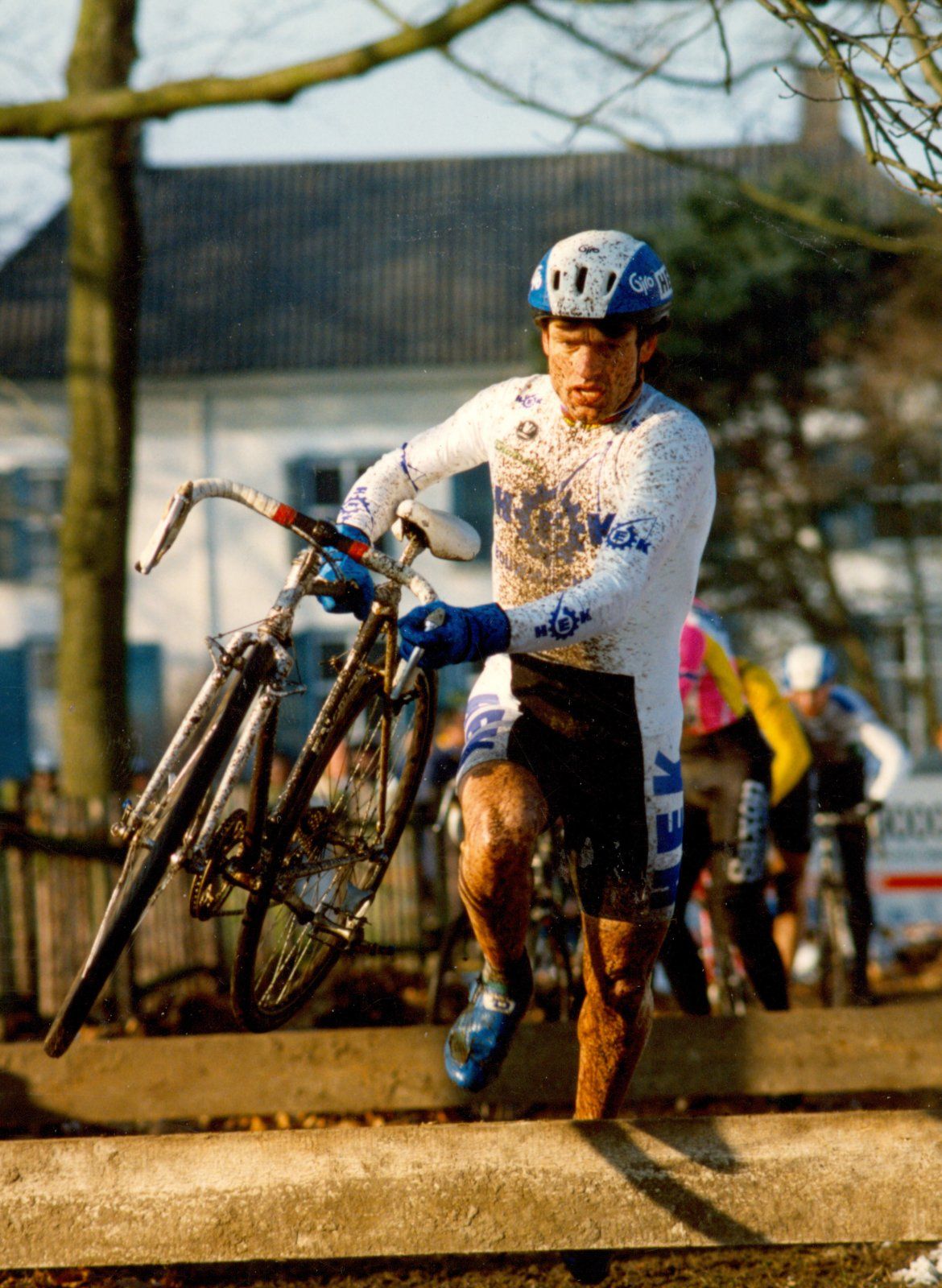 1992-henk-baars-op-17-februari-in-volle-actie-tijdens-de-veldrit-te-sint-michielsgestel-foto-tvs.jpg