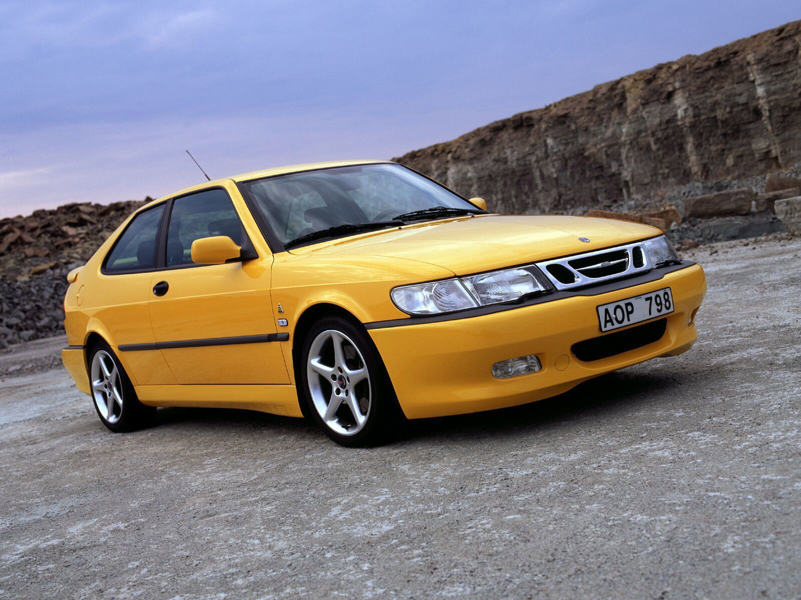 1999_Saab_9-3_Viggen_coupé_012_7126.jpg