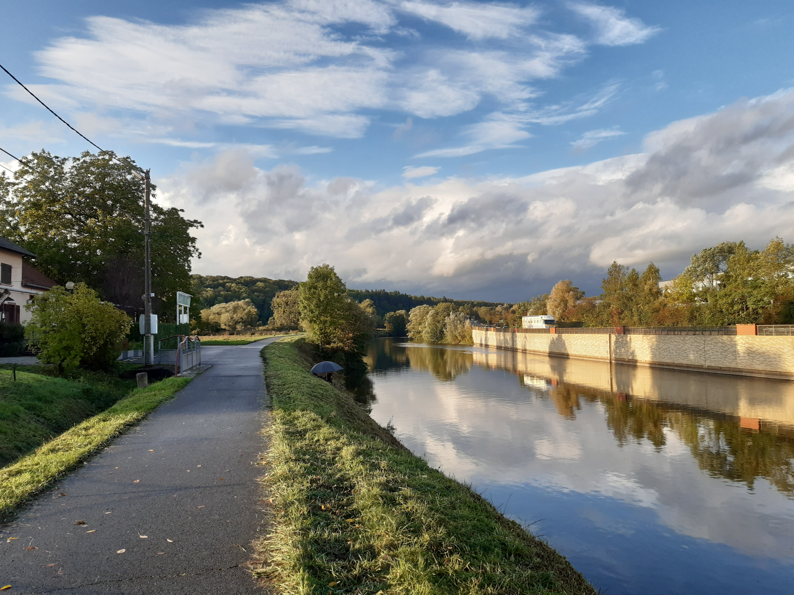 20191009_grosblie_heimweg_düstere_wolken.png