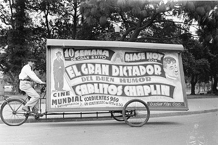 440px-Buenos_Aires_-_Publicidad_ambulante_en_1941.jpg