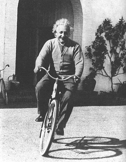 albert-einstein-auf-dem-fahrrad.jpg