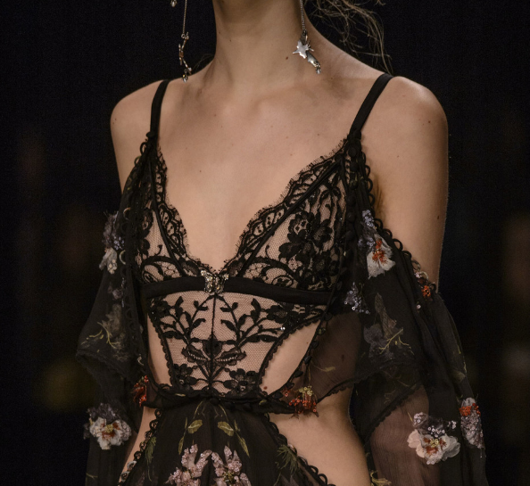 alexander mcqueen - fw 16.png