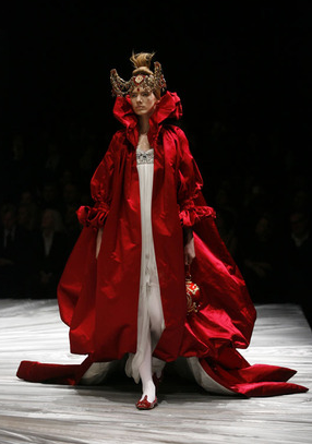 Alexander_McQueen_design2008.png