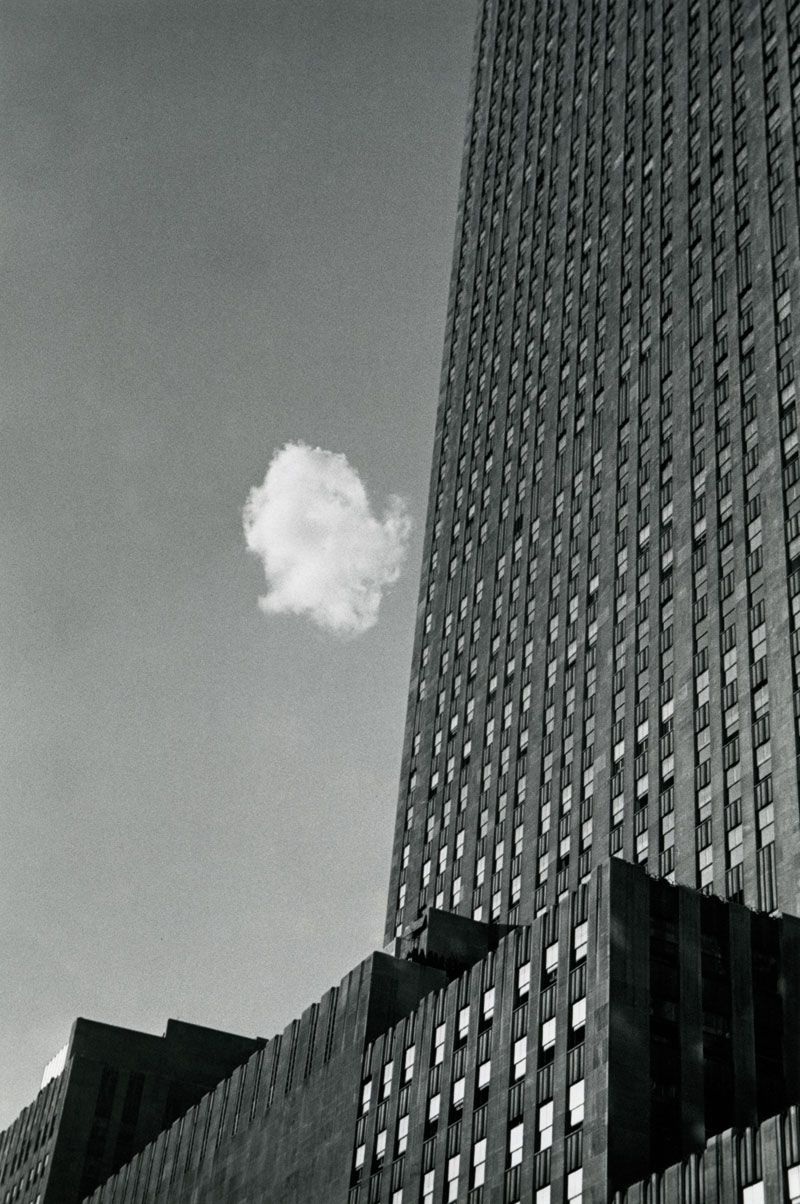 André Kertész - Nuage égaré (Lost cloud, 1937).jpg