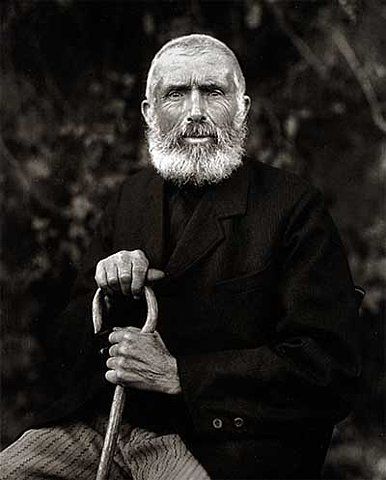 August Sander aus Anlitz der Zeit - Mann der Erde 1910.jpg