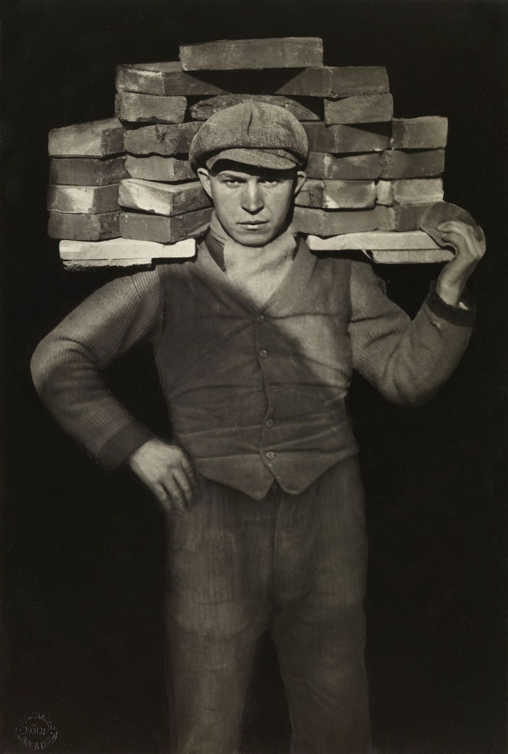 August Sander - Handlanger (The Bricklayer,1928-1929) Gelatin silver print, printed c. 1950.jpg