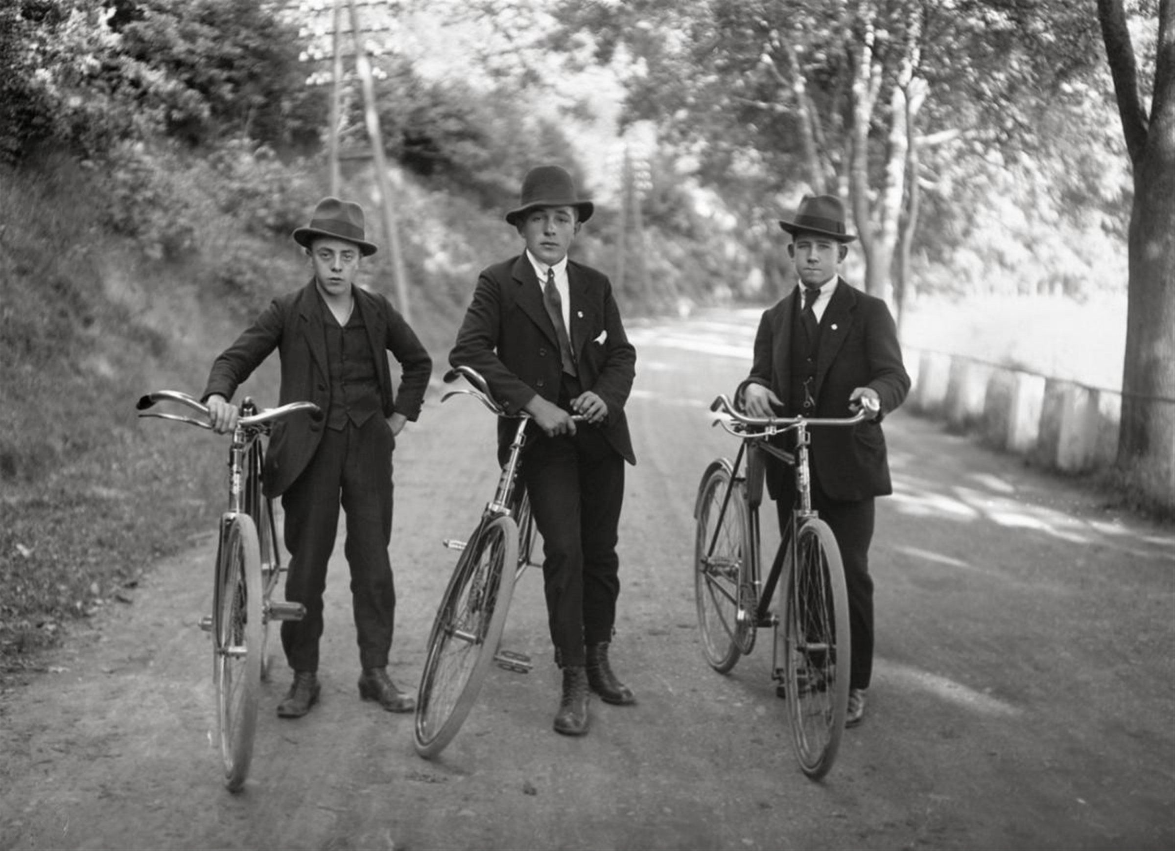 August Sander - JUNGBAUERN.jpg