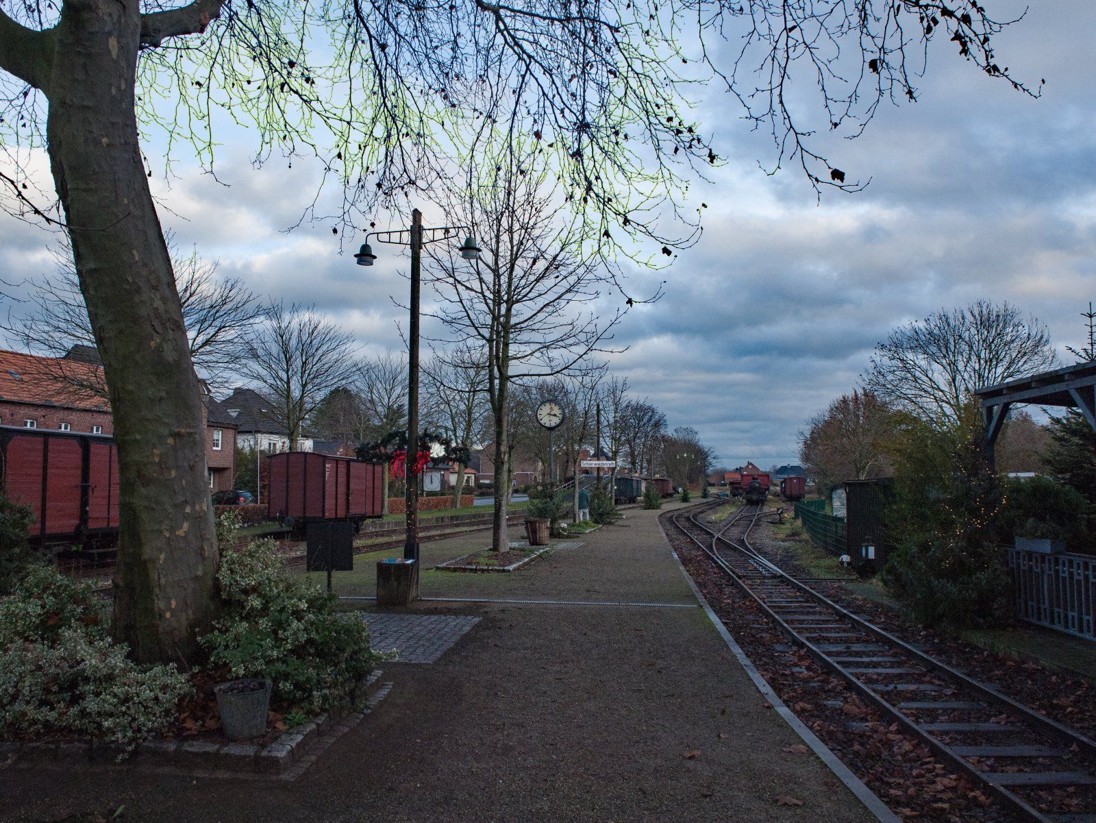 Bahnhof Schierwaldenrath im Lockdown 15.12.2020.jpg