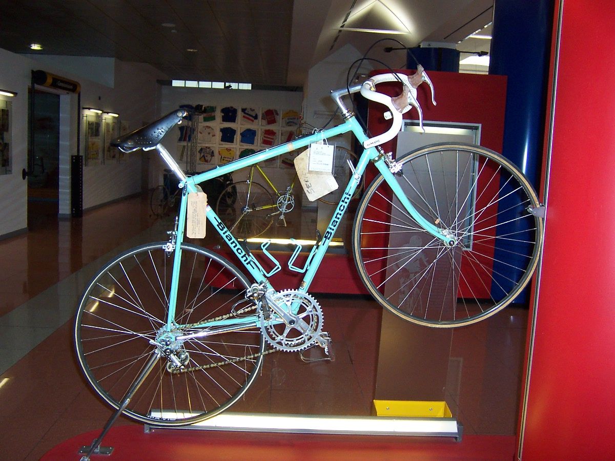 Bianchi 1976 Felice Gimondi (2).jpg