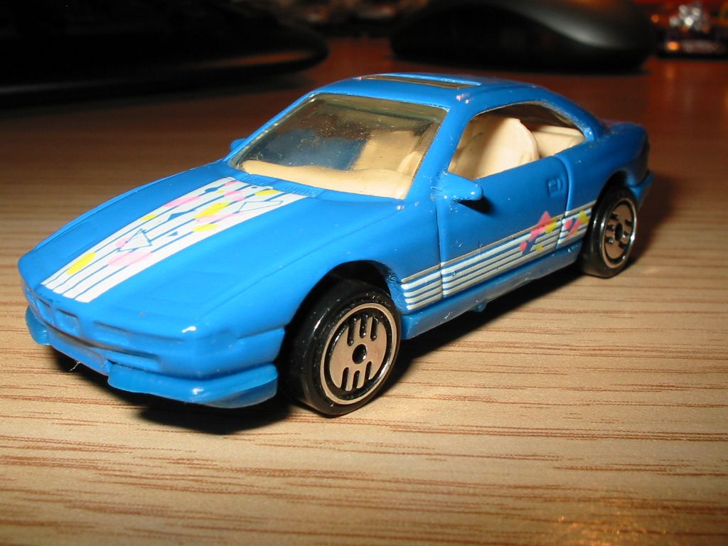 BMW 850i blau - HotWheels.JPG