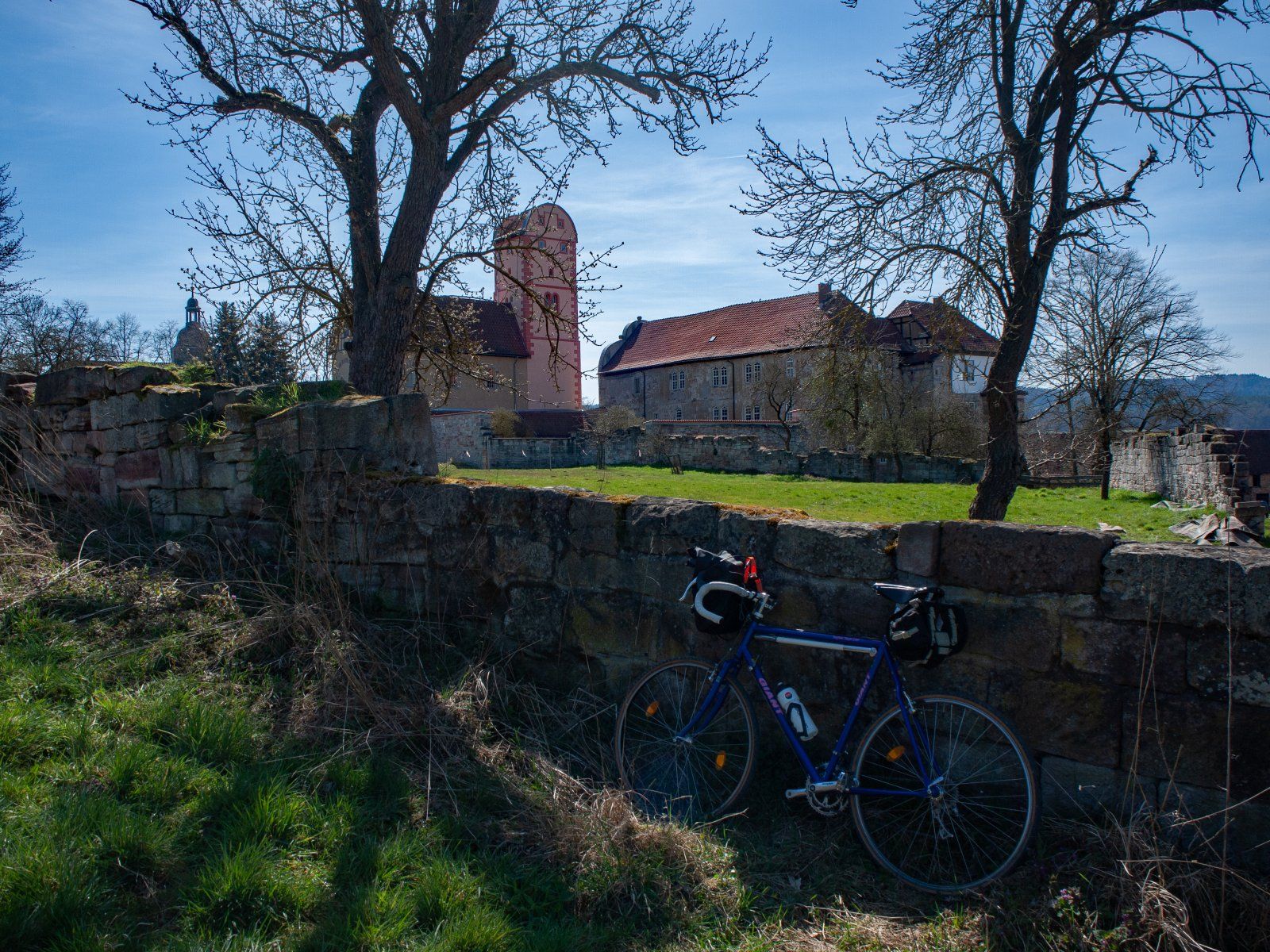 Breitungen, Schloss und Basilika.jpg