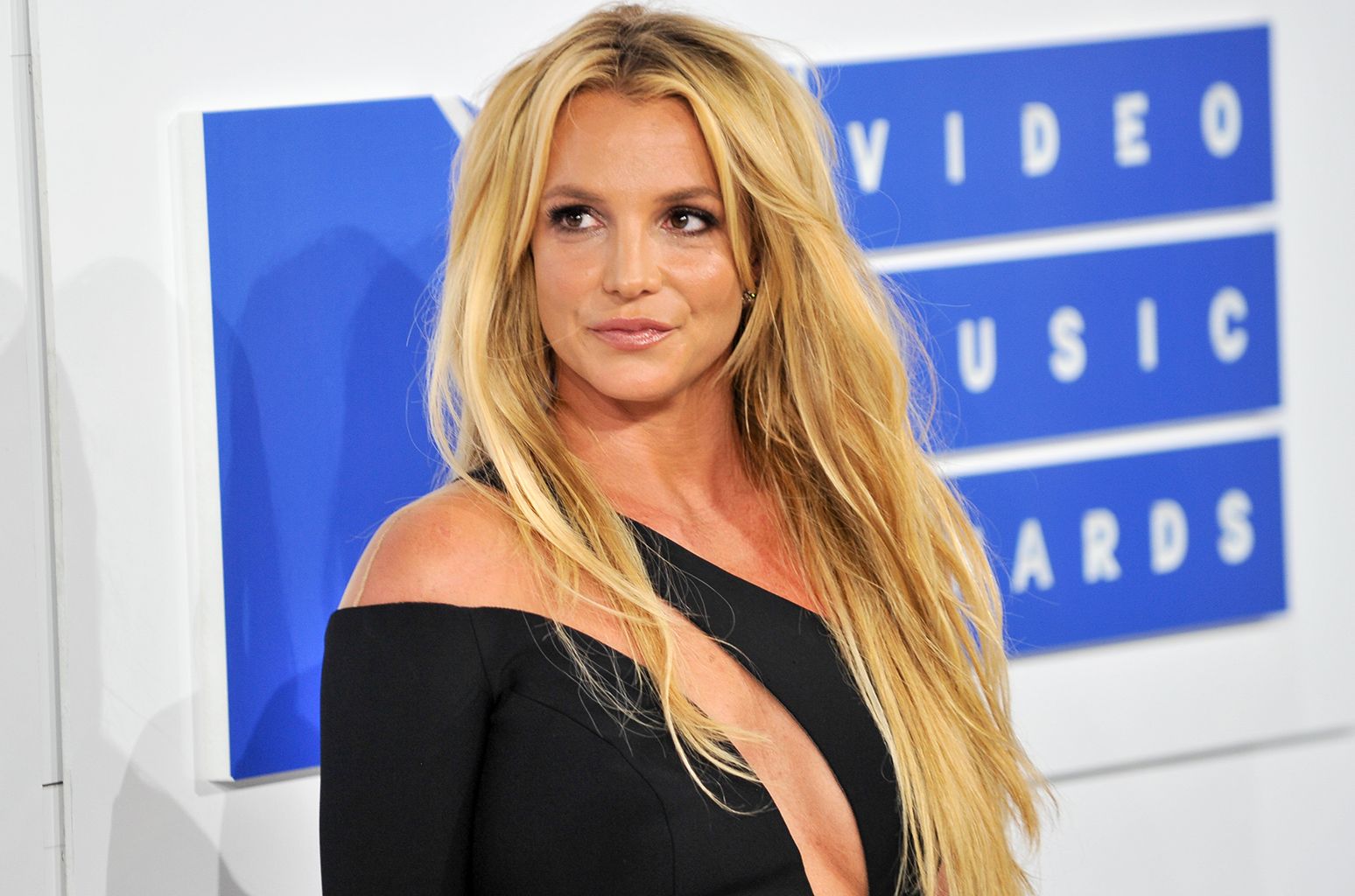 Britney-Spears-mtv-vmas-04-billboard-white-carpet-2016-bb-1548.jpg