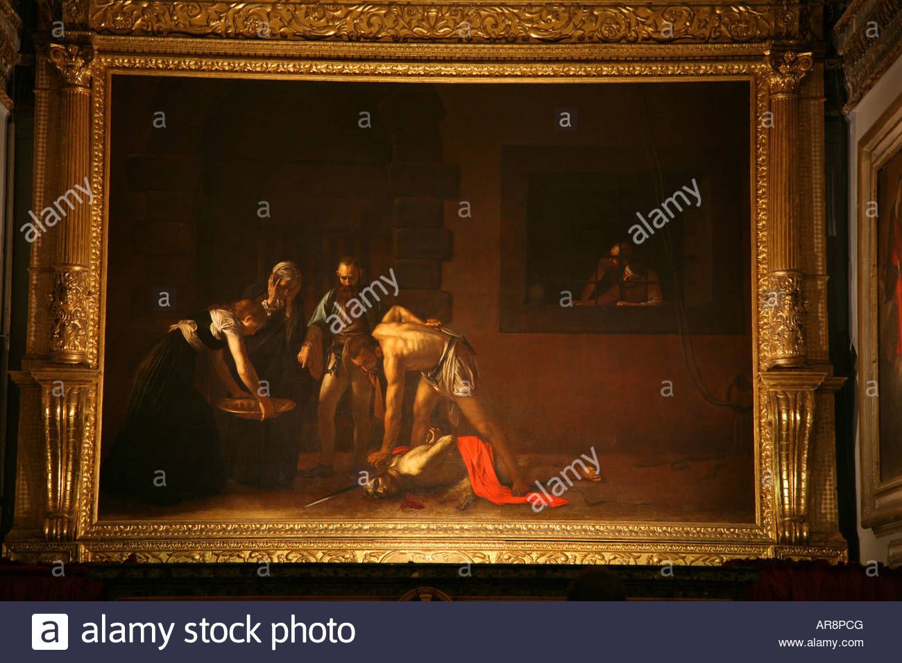 caravaggio-s-la-decapitacion-de-san-juan-en-la-catedral-de-san-juan-en-valletta-malta-ar8pcg.jpg