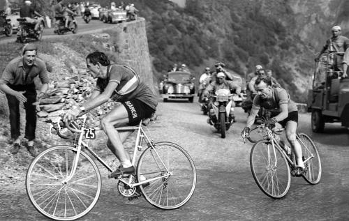 Coppi bei der Tour (04.07.1952).jpg