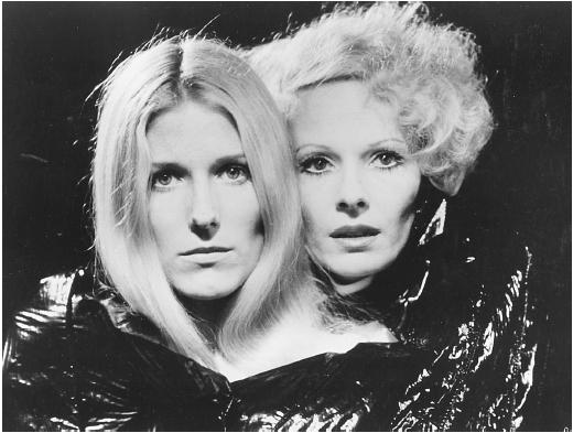 Danielle Ouimet & Delphine Seyrig - Les Lèvres Rouges (Daughters of Darkness) (1971).jpg