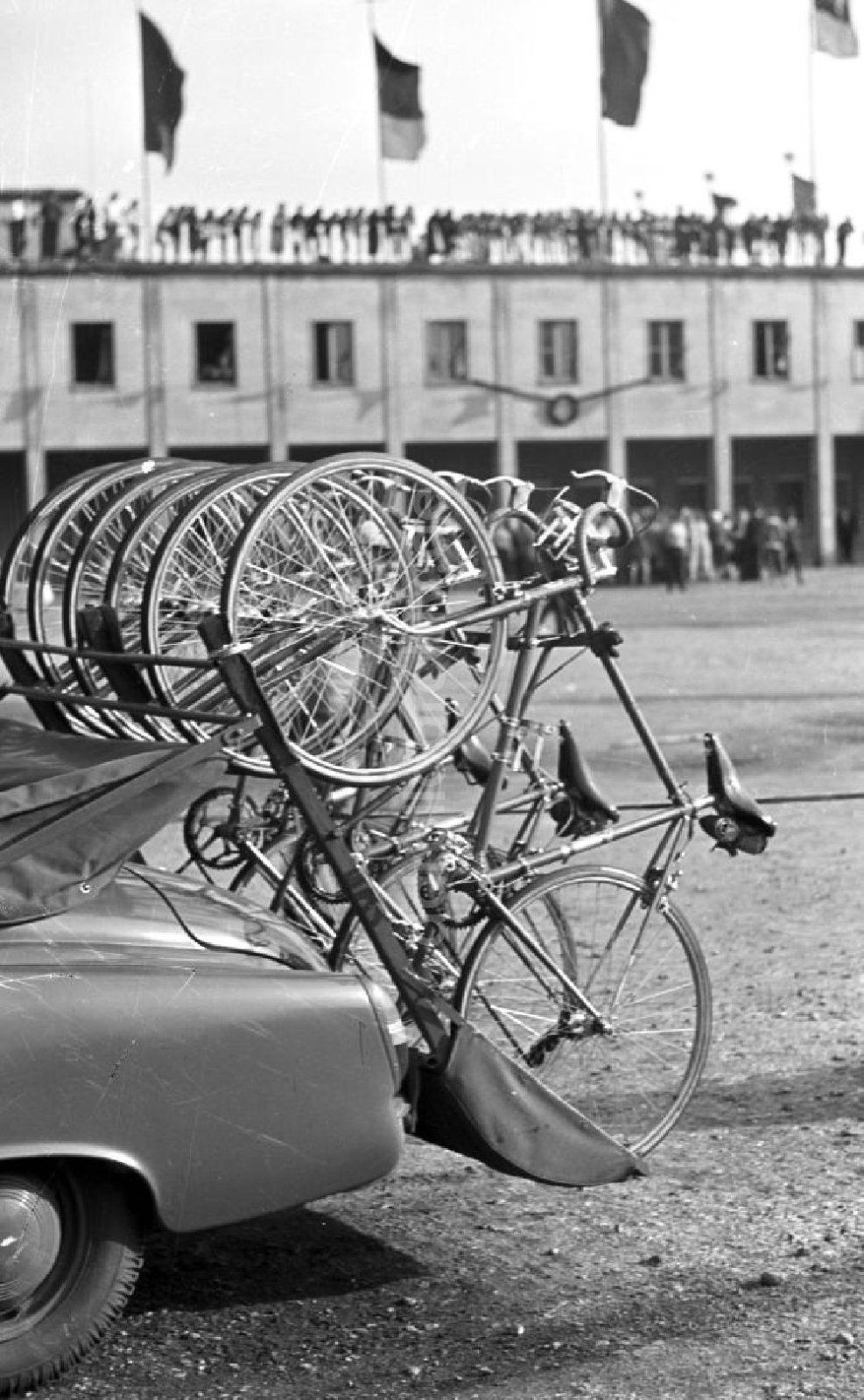 DDR-Bildarchiv_ Leipzig - Leipzig - XIII_ Internationale Friedensfahrt 1960.jpeg