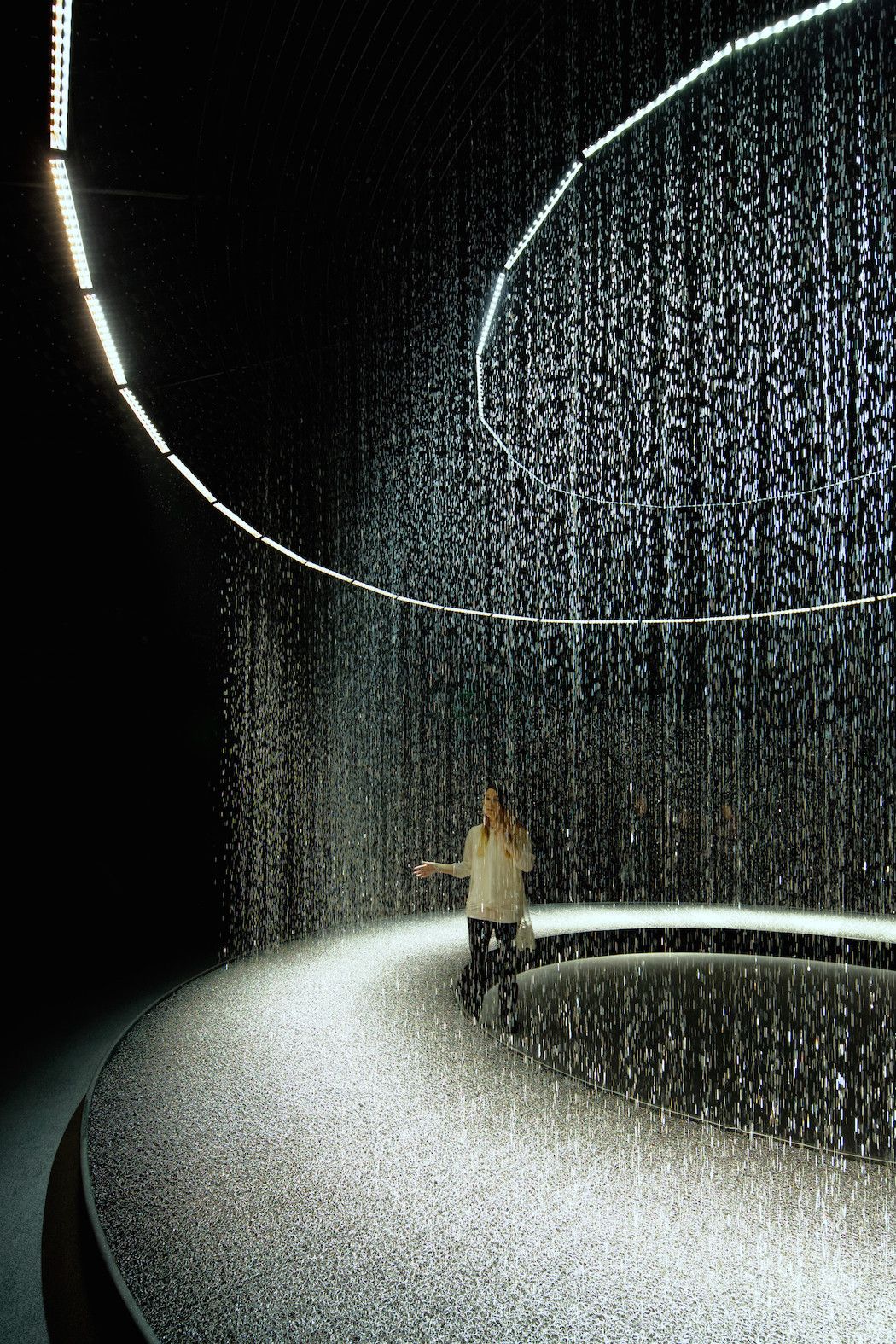 DGT Architects-16 slotted tube rings adorned the ceiling, releasing 60 waterdrops per sec (2).jpg