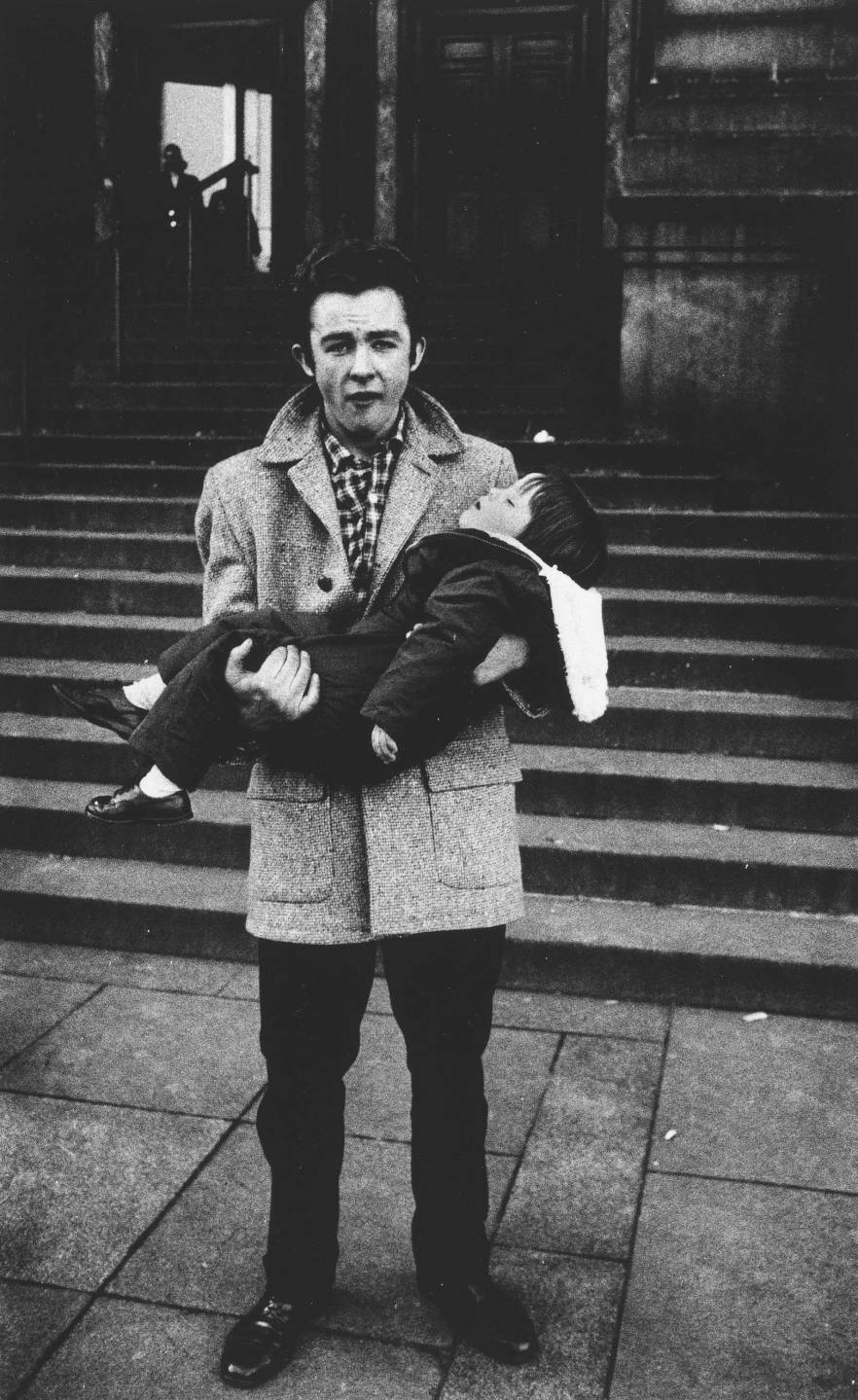 Diane Arbus - Man holding a sleeping child, NYC, 1957.jpg