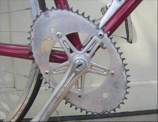 Durham elliptical chainring from the 1970s.jpg