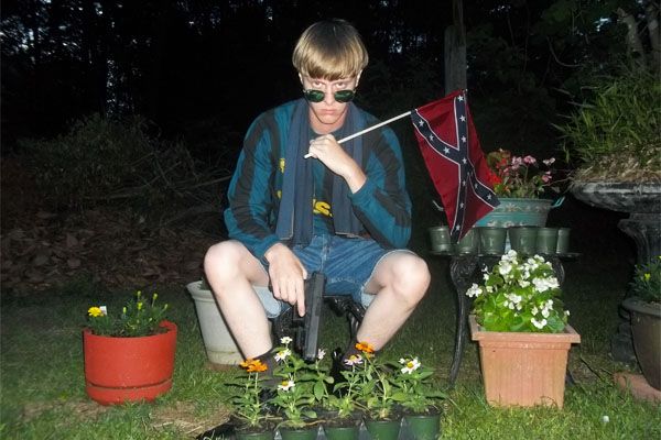 dylann-storm-roof-gun-confederate-flag-600.jpg