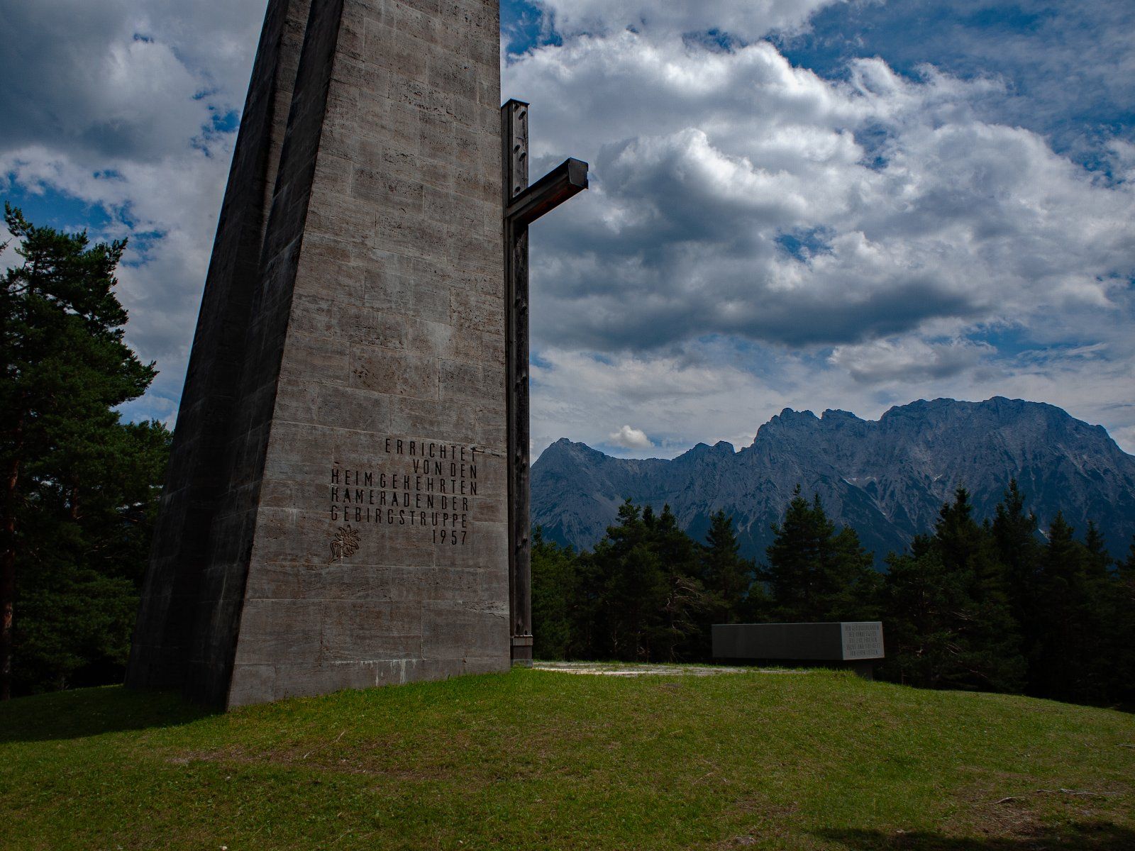 Ehrenmal der Gebirgsjäger bei Mittenwald.jpg