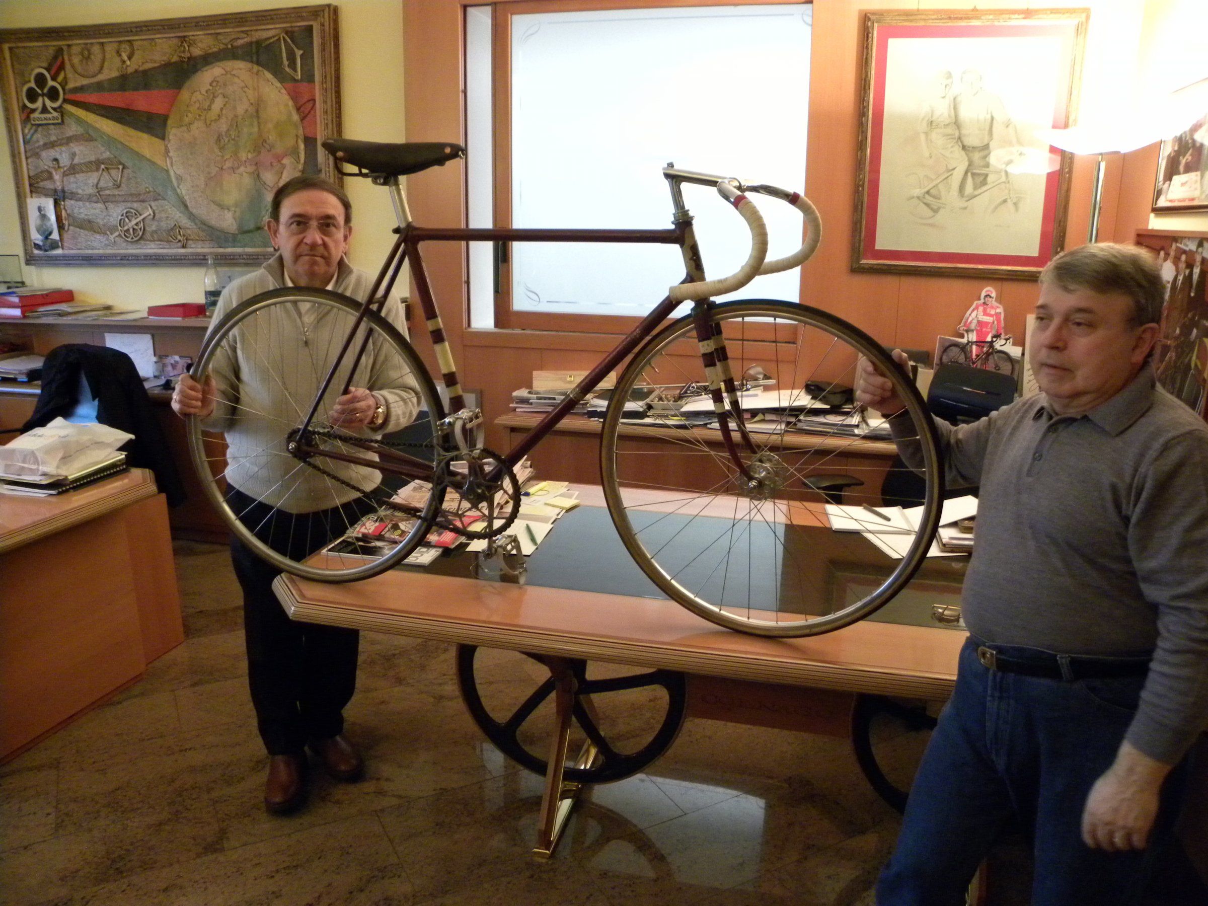 Ernesto & Paolo Colnago with oldest found conserved Colnago-Freccia 1958 (2).jpg