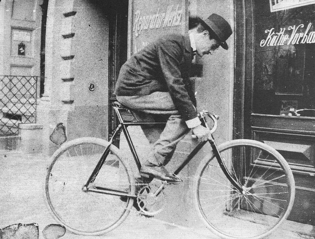 Feininger_aufRennrad.jpg