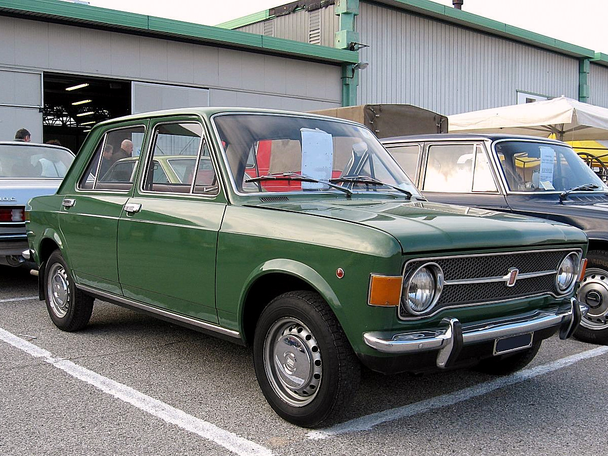 Fiat_128-Sedan-4dr_(1969)_Front-view.JPG