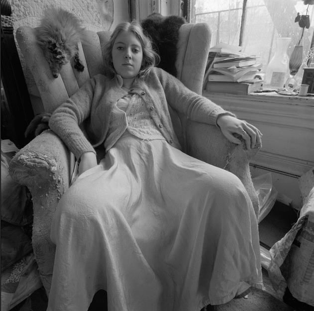 Francesca Woodman in her studio (Providence, 1976).jpg