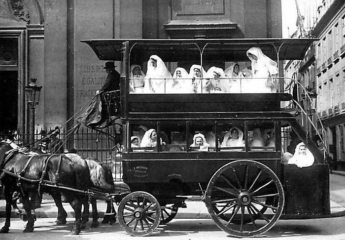 Girls first communion, Paris, 1900’s.jpg