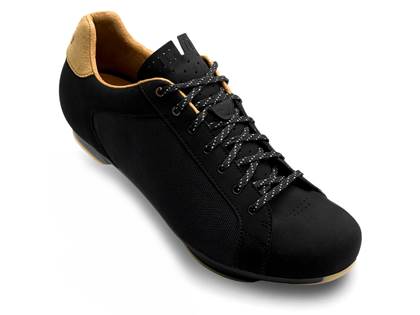 giro-republic-shoes-blackcanvas-gum-angle.jpg