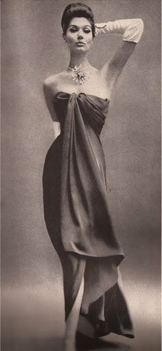 Harper's Bazaar Nov 1960 - Simone D'Aillencourt wearing Balenciaga - Photo by Richard Avedon.jpg