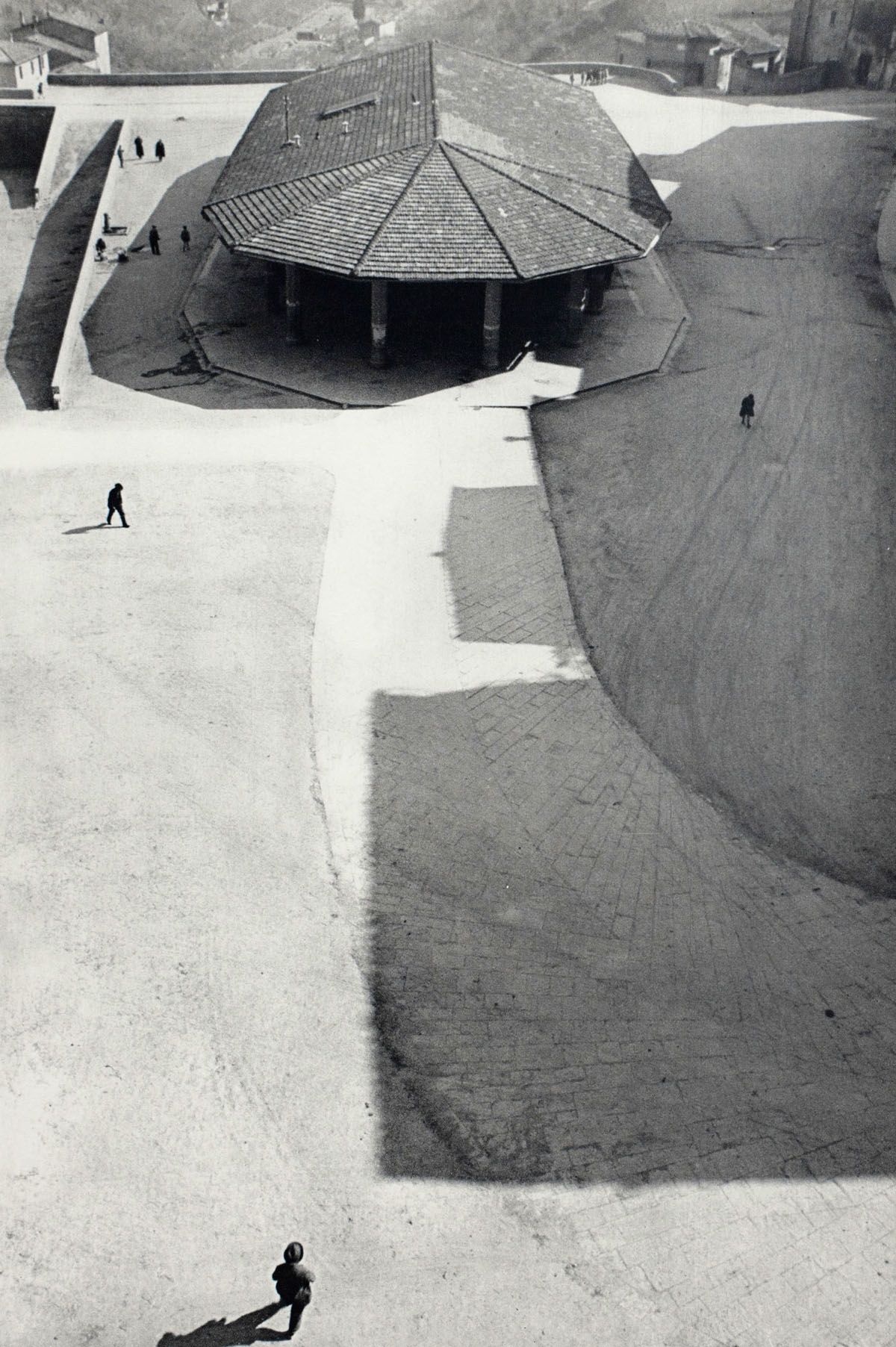 Henri Cartier-Bresson - Italy, 1933 (detail)From Images à la Sauvette (1).jpg