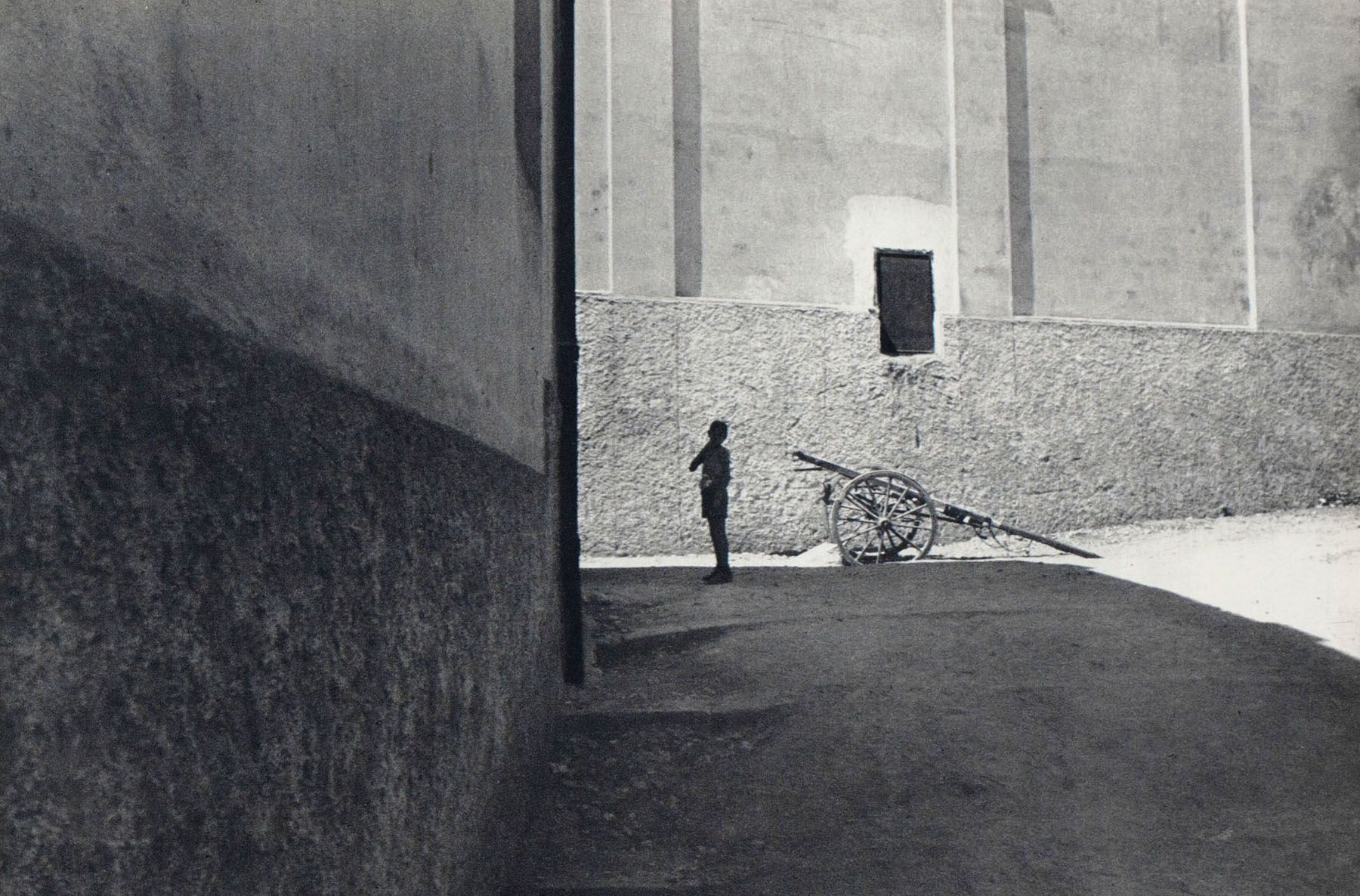 Henri Cartier-Bresson - Italy, 1933 (detail)From Images à la Sauvette (2).jpg