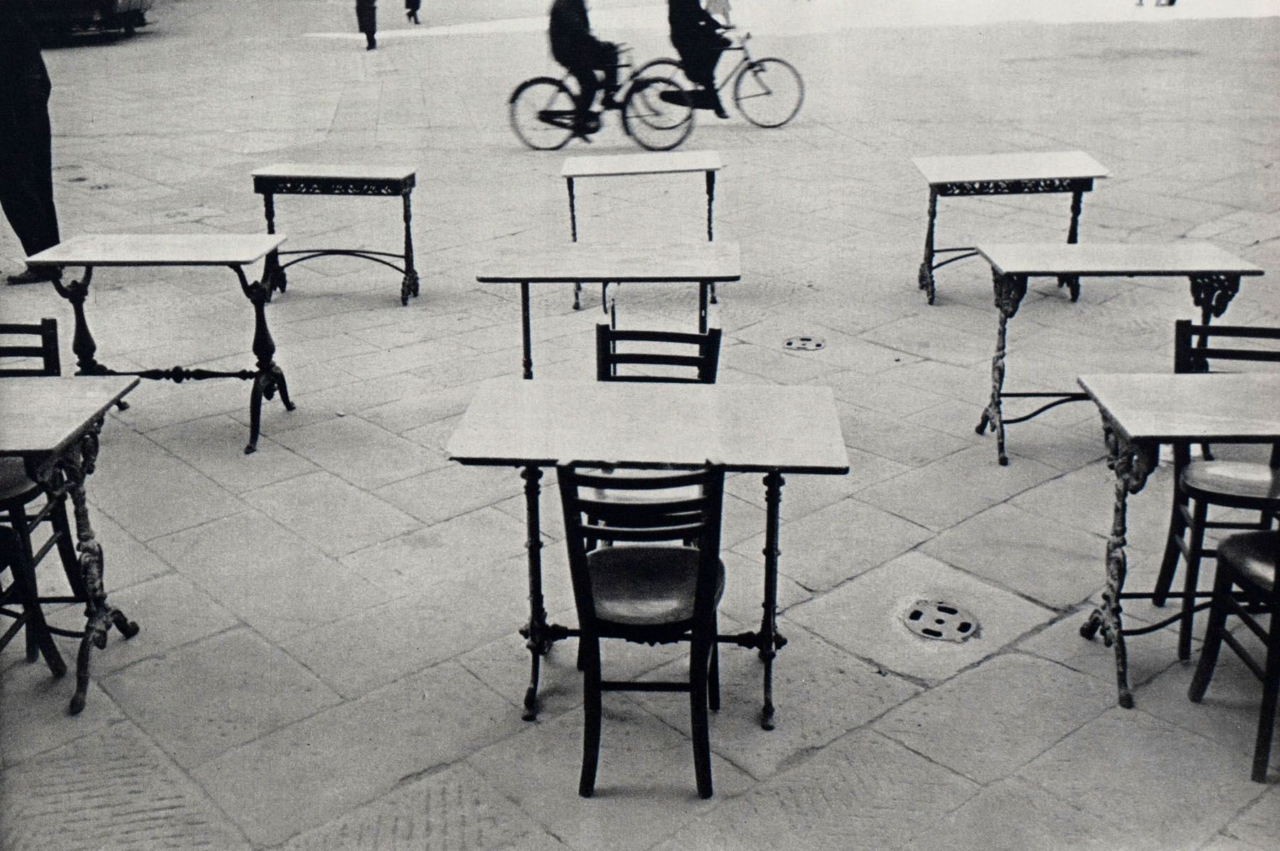 Henri Cartier-Bresson - Italy, 1933 (detail)From Images à la Sauvette.jpg