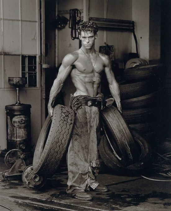 herb-ritts-fred-with-tires-hollywood-photographs-zoom_550_679.jpg