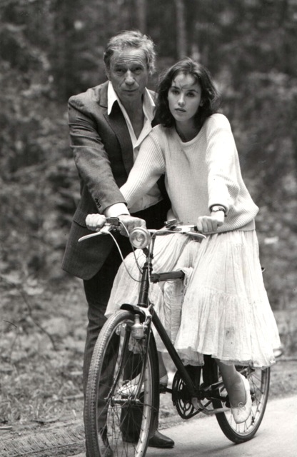 Isabelle_Adjani_and_Yves_Montand.jpg