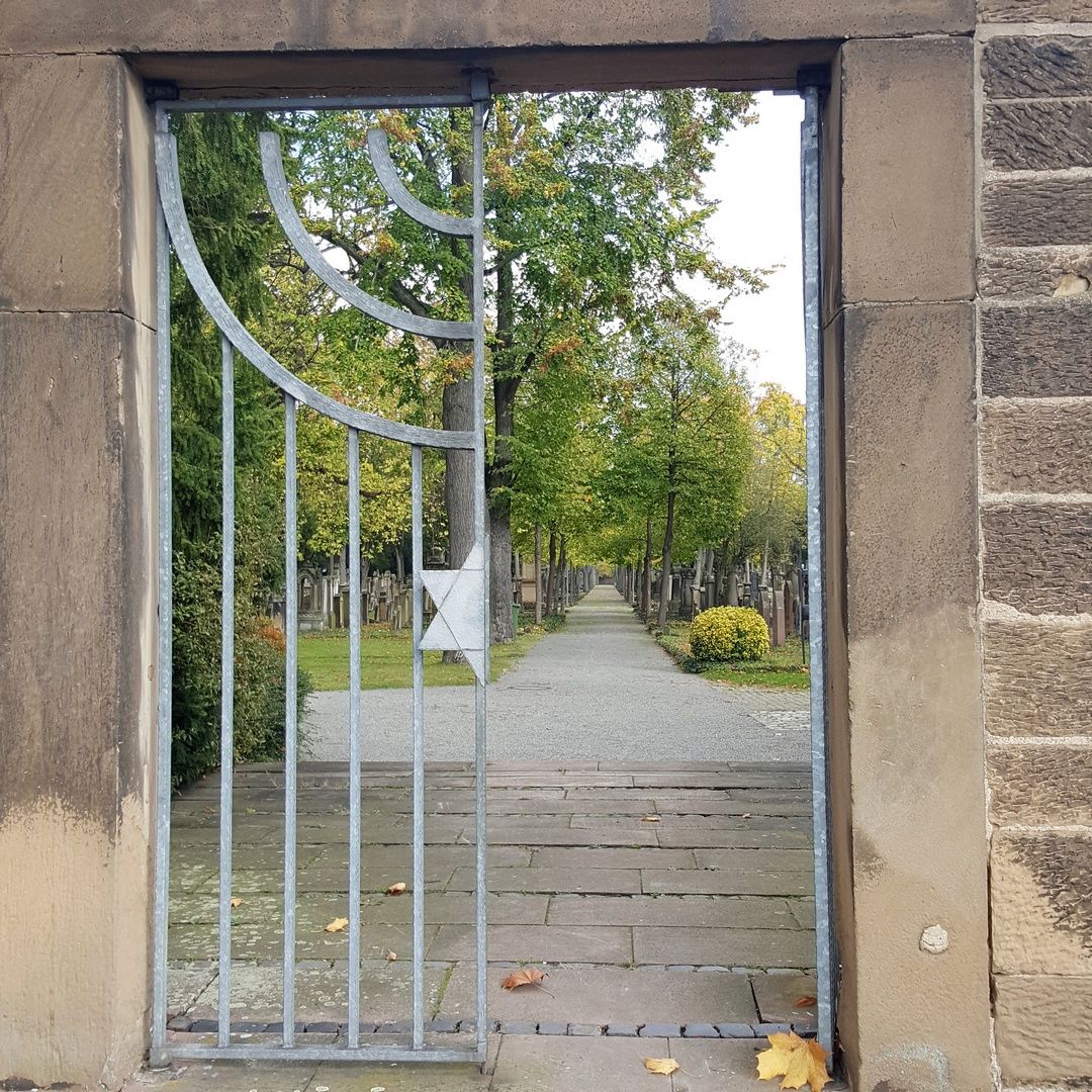 Jüdischer Friedhof Mannheim (1).jpg