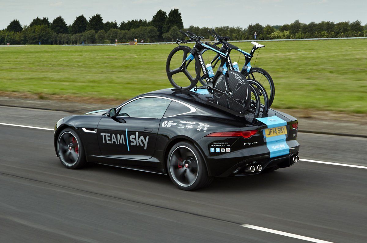 Jaguar-F-Type-R-Team-Sky.jpg