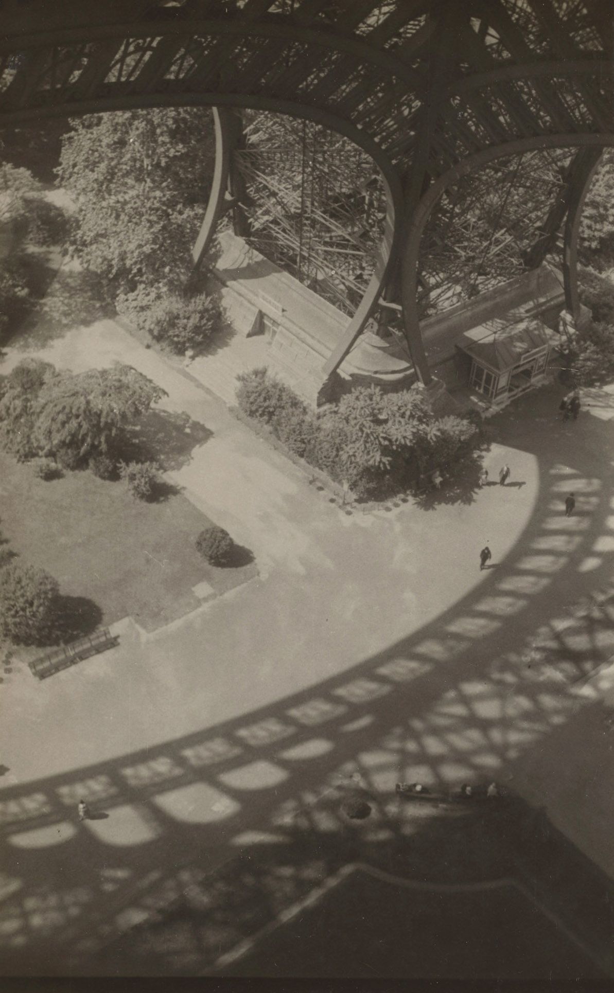 Josef Albers - Paris, Eiffel Tower (detail) 1929-1932.jpg