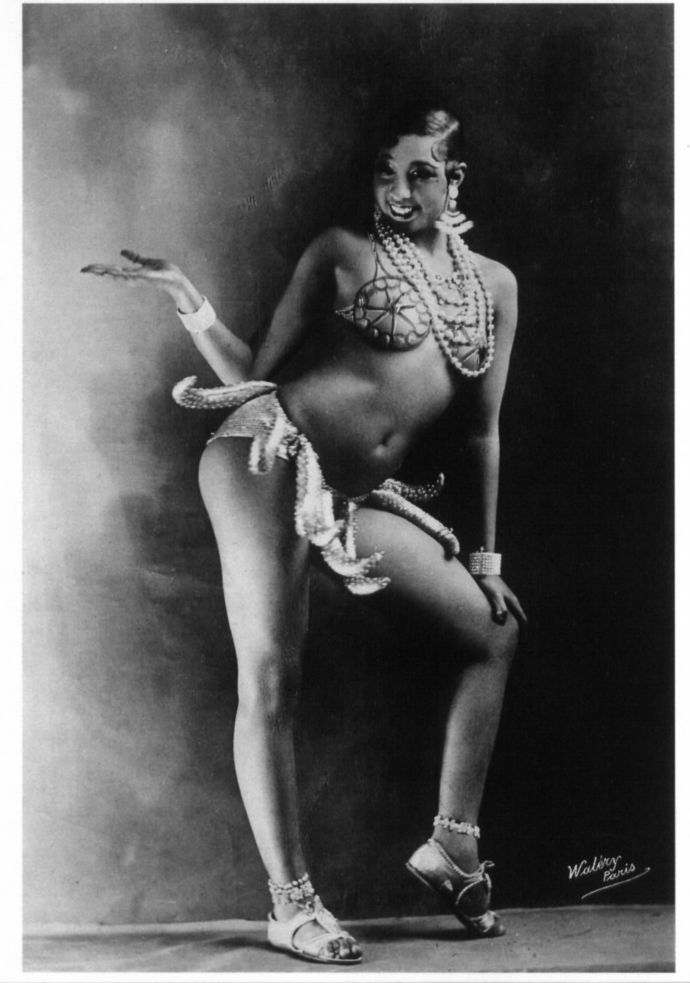 Josephine Baker - in der Revue „La folie du jour” (1926).jpg