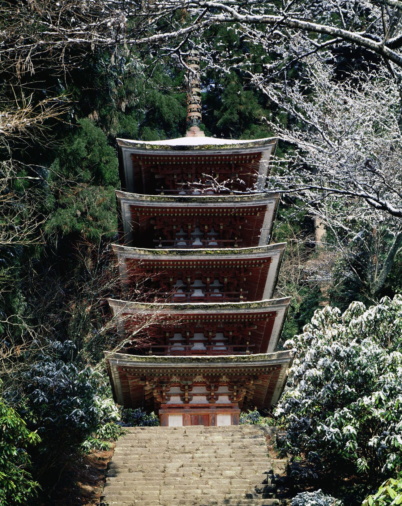 Ken Domon-Pagoda del Murōji con la neve (Pagoda Muroji with snow)1978.jpg